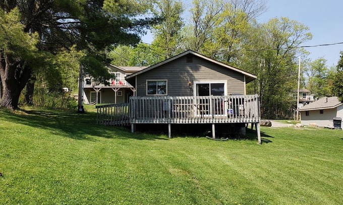 Lake of Bays Cabin | Traditional 2 Bedroom Cottage