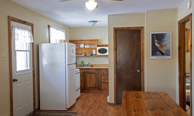 Lake of Bays Cabin | Traditional 3 Bedroom Cottage