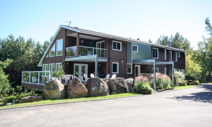 Alnwick/Haldimand House | Valhalla Estate (Near Ste. Anne’s Spa)