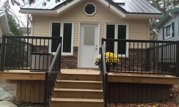 Port McNicoll Cottage | Victoria Harbour Cottages Loft Chalet
