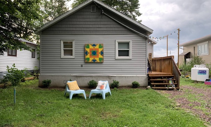 Whitewater Region Cottage | Waterfront Ottawa River Cottage sleeps 4-6