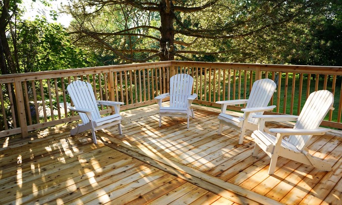 Erieau House | WFH Setup π‘, Cathedral Ceiling, Steps to Lake Erie