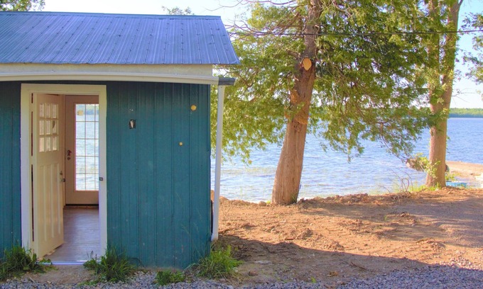 South Bruce Peninsula Cabin | Woodfire Lake Cabin, Sky Lake Retreat. Sleep 2 People
