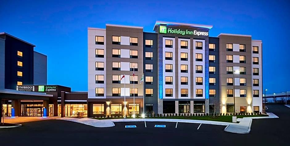 Glendale Hotel | 3-Star Hotel ∙ Holiday Inn Express - Niagara-On-The-Lake, an IHG Hotel