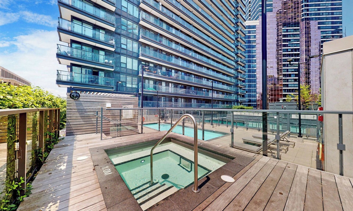 Bay Cloverhill Condo | Luxurious City Retreat with Stunning Views, Modern Amenities & Prime Location!nn