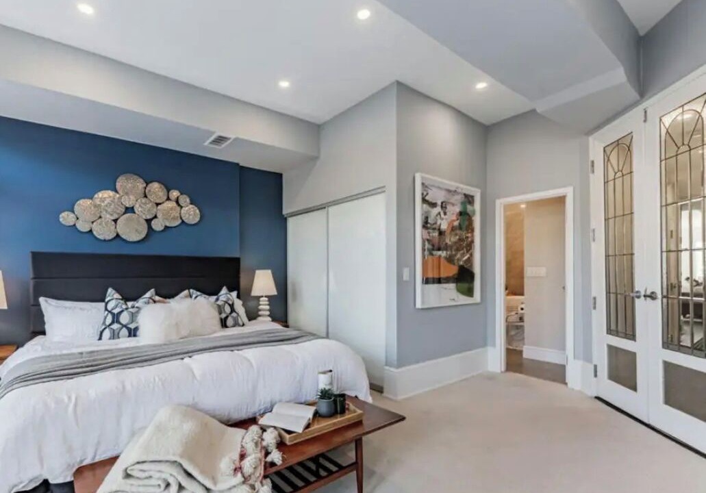 Midtown Toronto Condo | Corporate living at the crossroads of the Annex and Yorkville (long term rental)