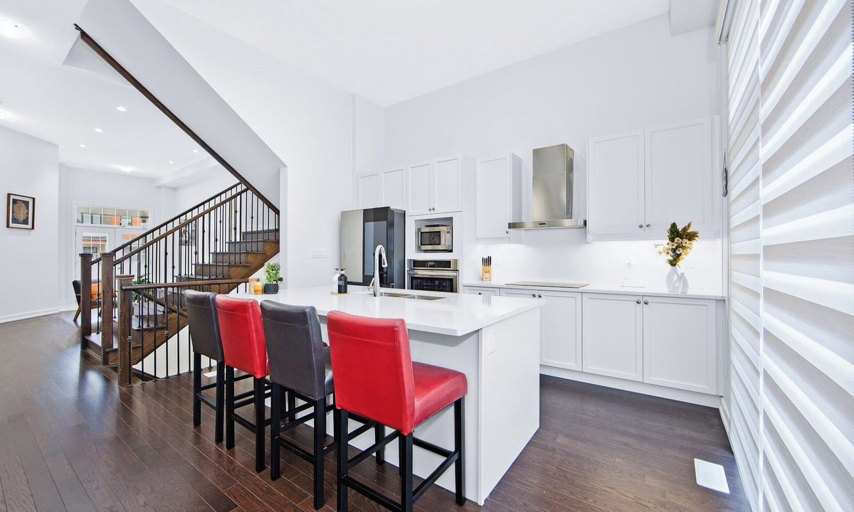 Durham Region House | The Grand Modernist: High Ceiling, 7 Beds/4 Washrooms