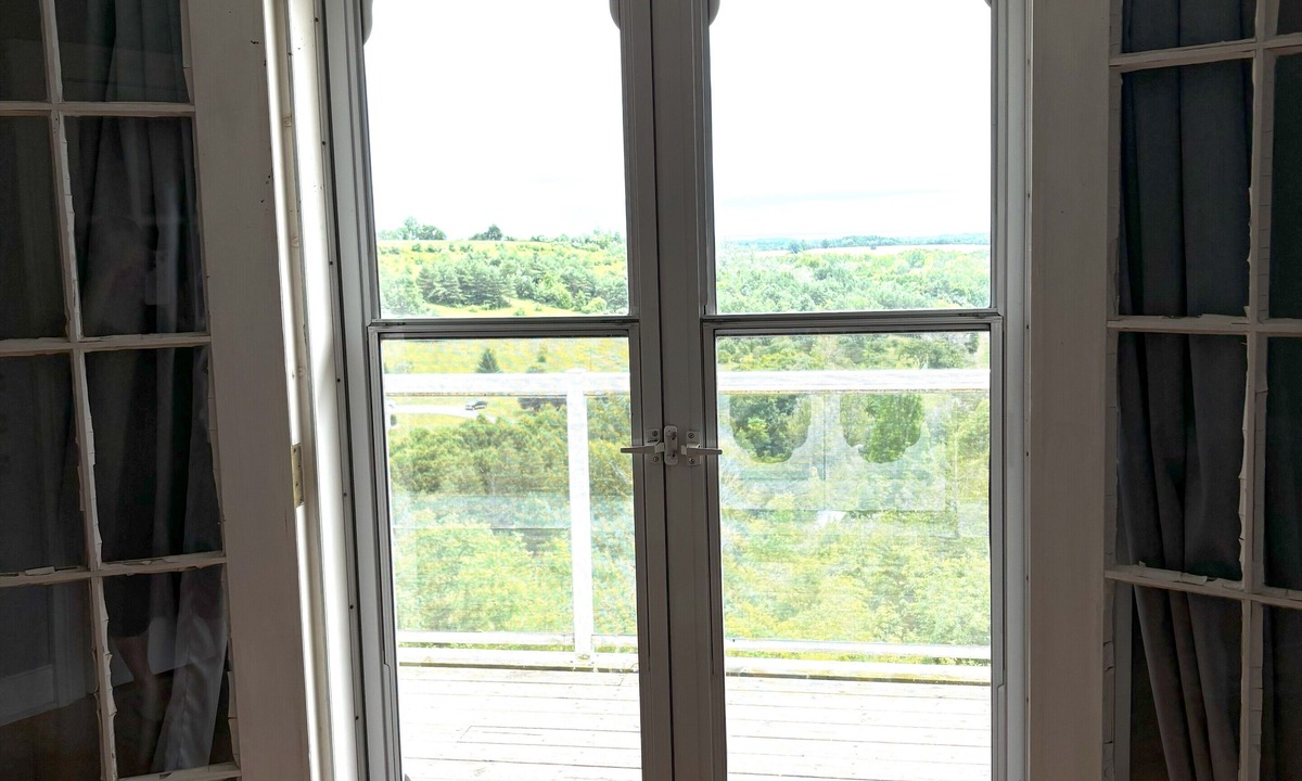 Port Hope House | 4600 sq. ft Beautiful Farmhouse With Spectacular Views in a Fantastic location