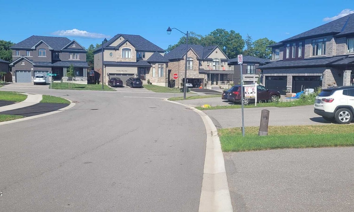 County of Brant Apartment | A cozy quiet place for all in the beautiful city of Paris, Ontario.