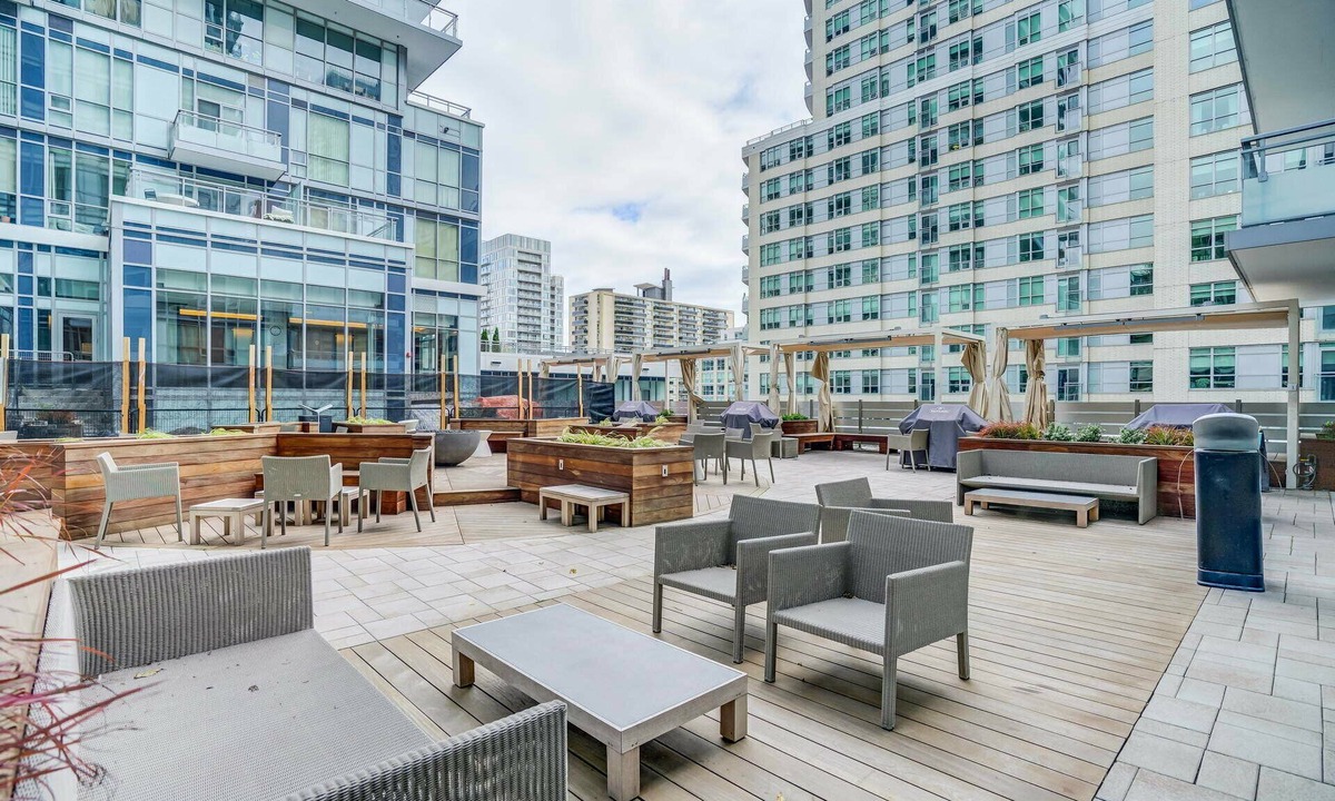 Yonge-Eglinton Apartment | Spacious 2+1 Bedroom in Luxury Building with Access to LCBO, Loblaws, Starbucks
