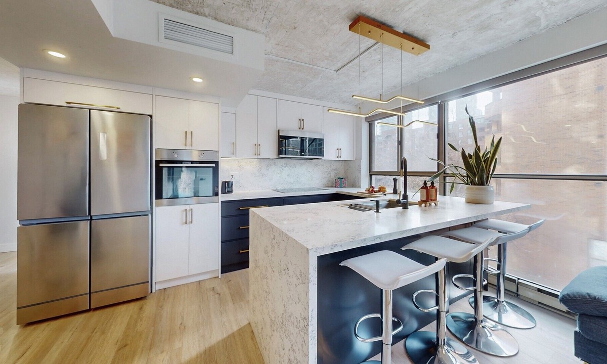 Old Town Condo | Downtown Toronto Delight: The Cozy 3-Bedroom