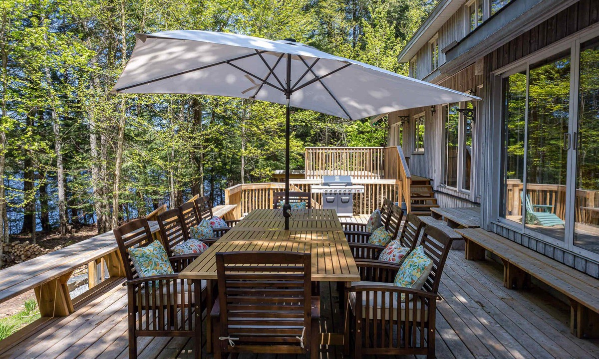 Novar House | Lakefront- Sauna, HotTub, WFH, Gym, Dock, kayaks