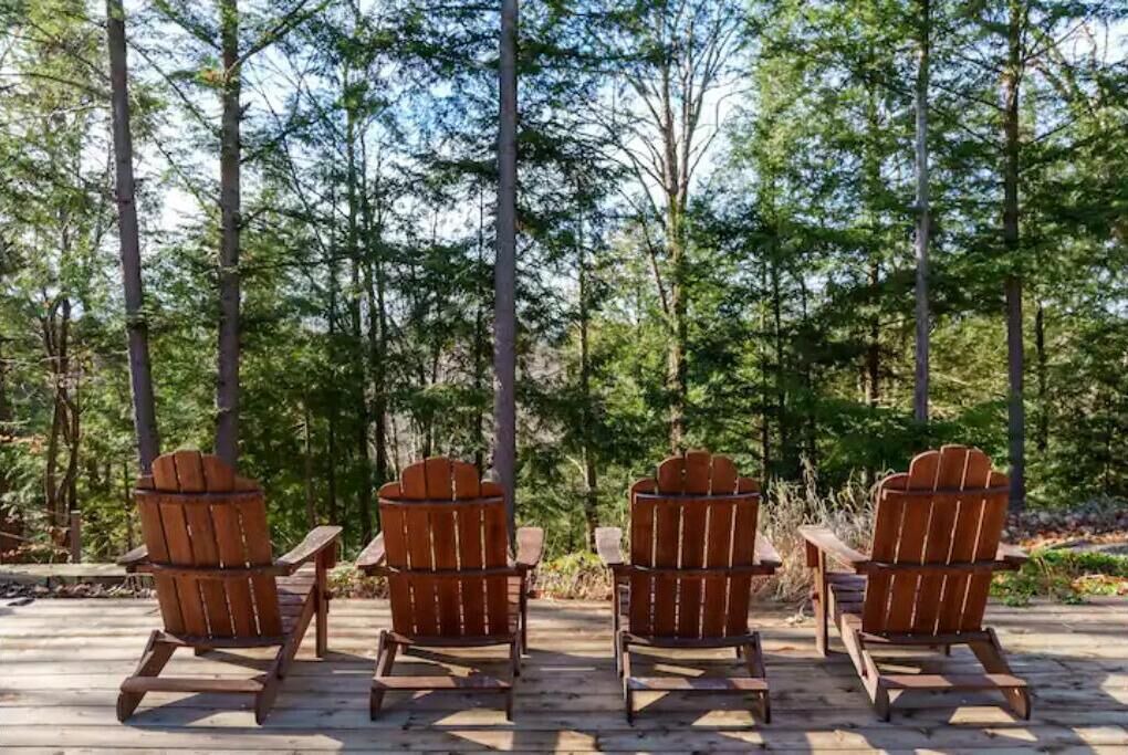 Bracebridge Cottage | Modern x Muskoka: Contemporary Waterfront Oasis