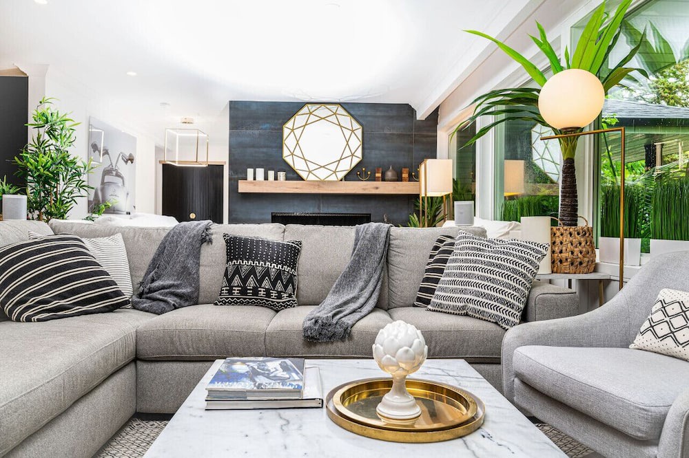 Etobicoke House | Super Lux Designer Co-Living, Hot Tub, Movie Theatre, Tesla Charger, Fireplaces