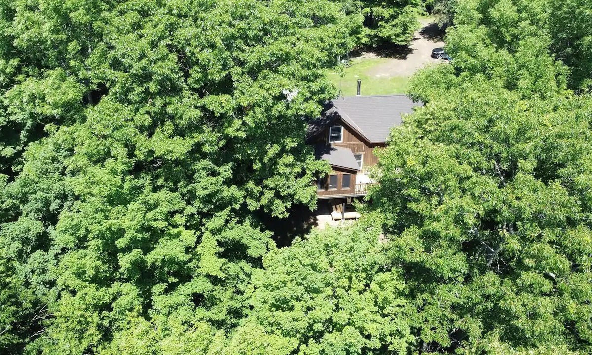 Gooderham Cottage | Spacious Cottage on the shores of Contau Lake
