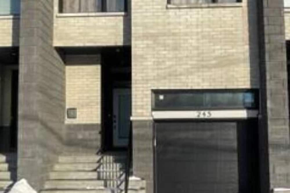 Ottawa Division Apartment | Modern getaway 1 Bedroom