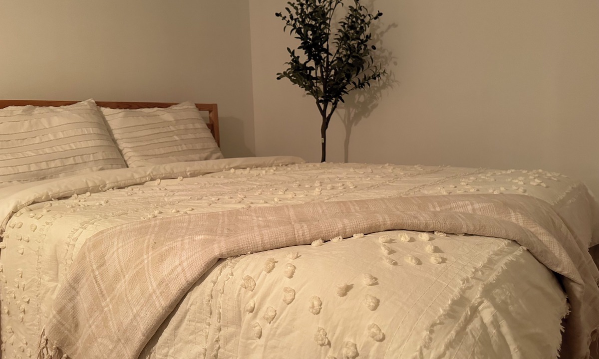 Alderwood House | Modern stay Minutes from YYZ and Rogers Centre with own washroom&kitchen