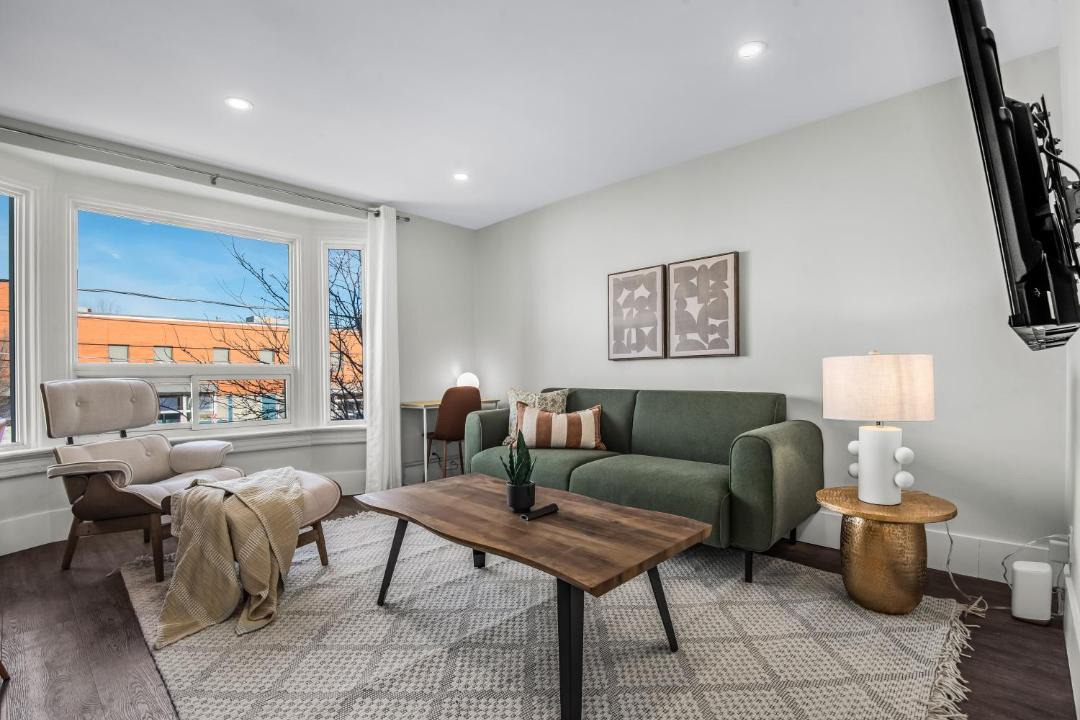 Trinity - Bellwoods Hotel | 3 bed+TTC+Trinity Bellwoods+Kensington+Work desk