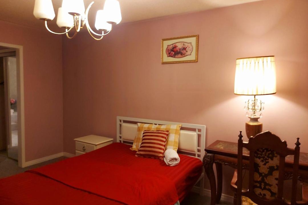 Erin Mills House | Beautiful & Spacious Bedroom Private Bathroom