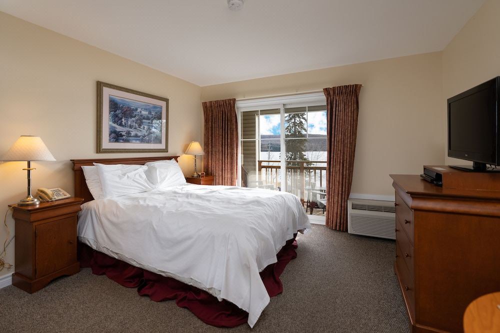 Photo of Bedroom in Haliburton
