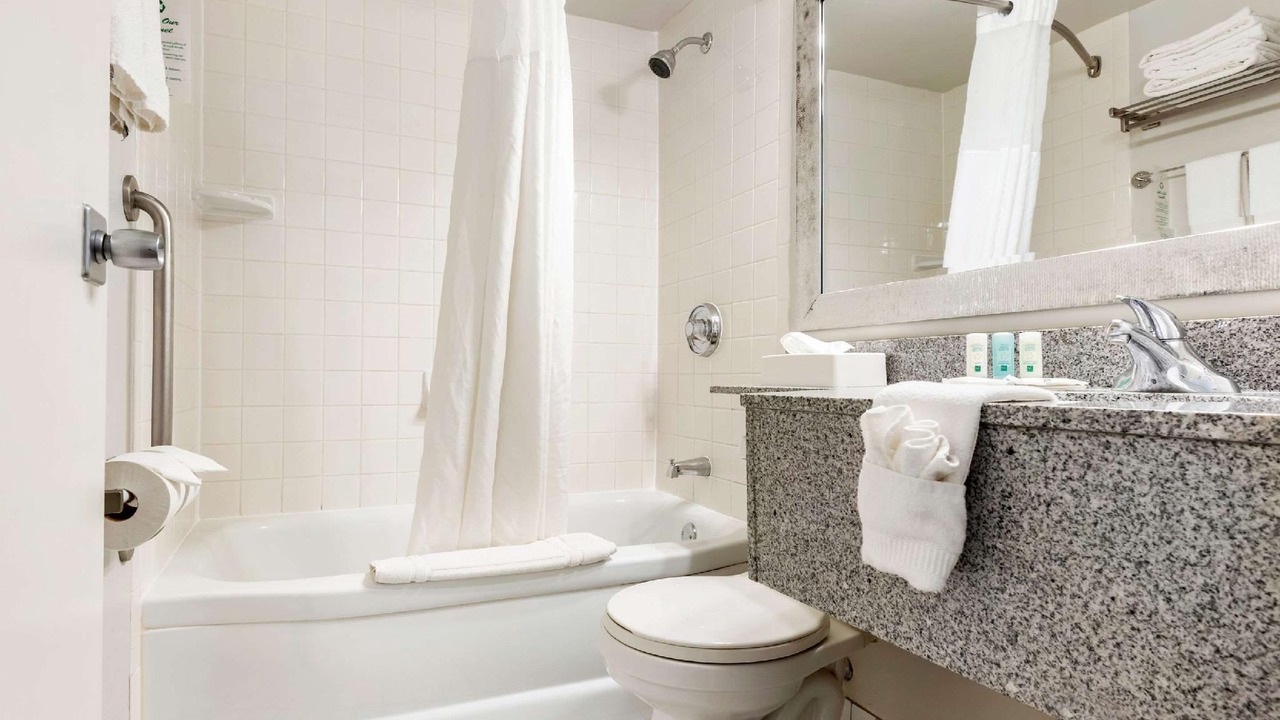 Photo of Bathroom in Point Edward