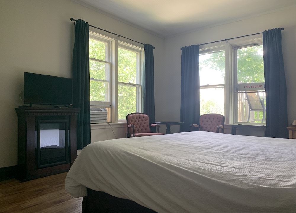 Photo of Bedroom in Bracebridge
