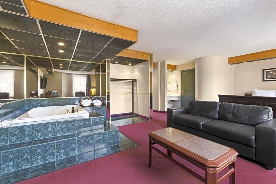 Photo of Livingroom in Brockville
