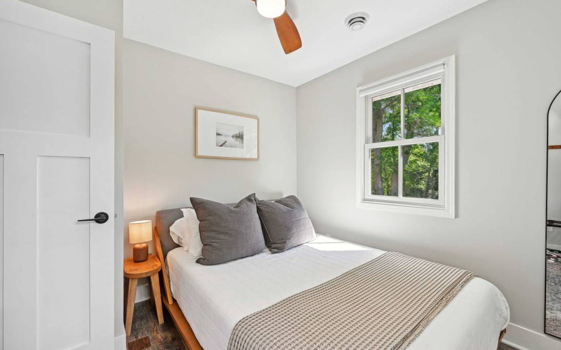 Photo of Bedroom in Maple Lake