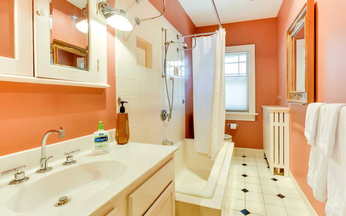 Photo of Bathroom in East Isles