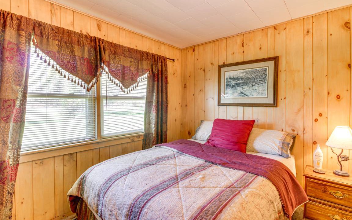 Photo of Bedroom in Emily