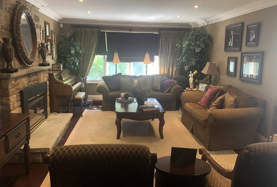 Photo of Livingroom in Clarkson-Lorne Park