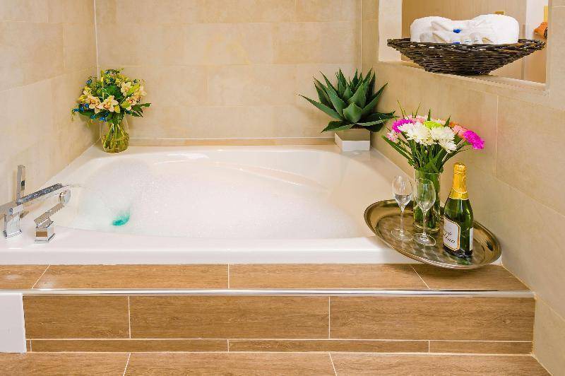 Photo of Bathroom in Northeast Mississauga