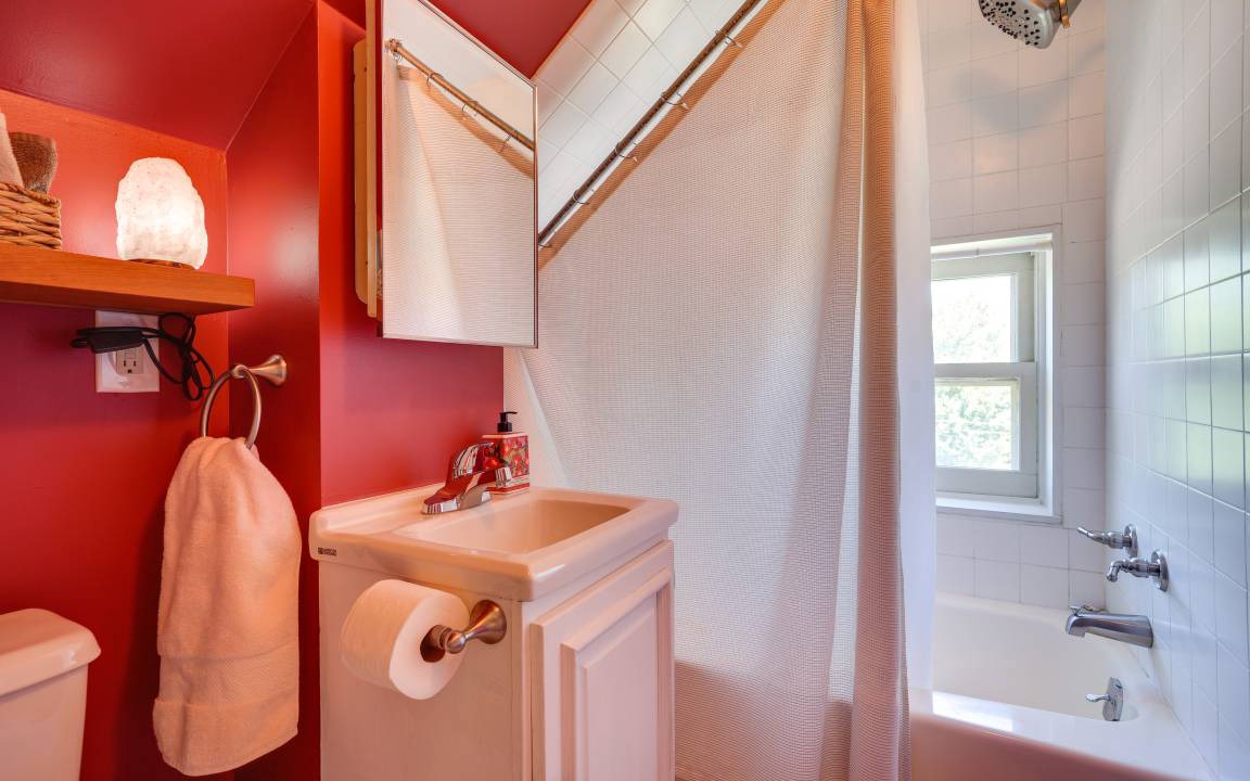 Photo of Bathroom in Summit - University