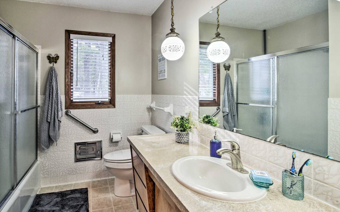Photo of Bathroom in Akeley