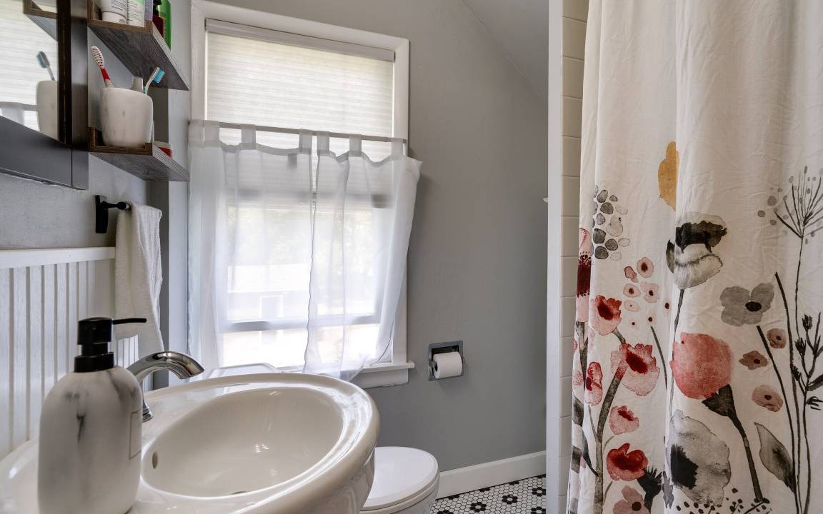 Photo of Bathroom in Merriam Park