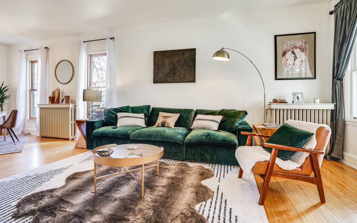 Photo of Livingroom in Summit - University
