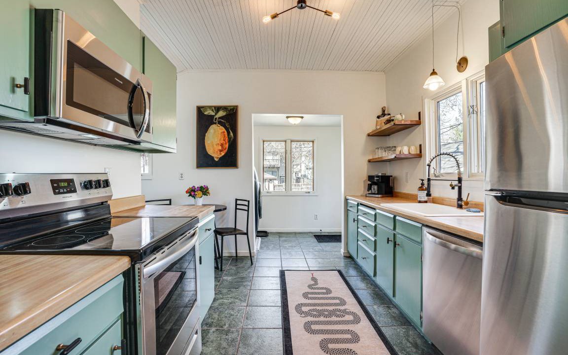 Photo of Kitchen in Summit - University