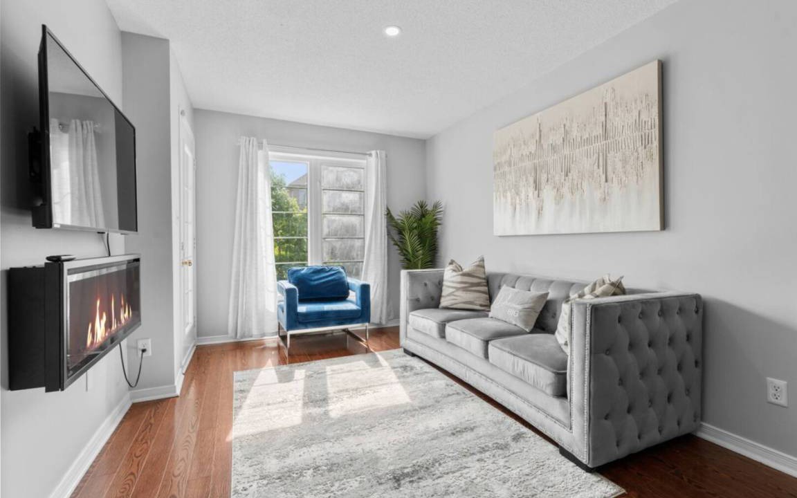 Photo of Livingroom in Ajax