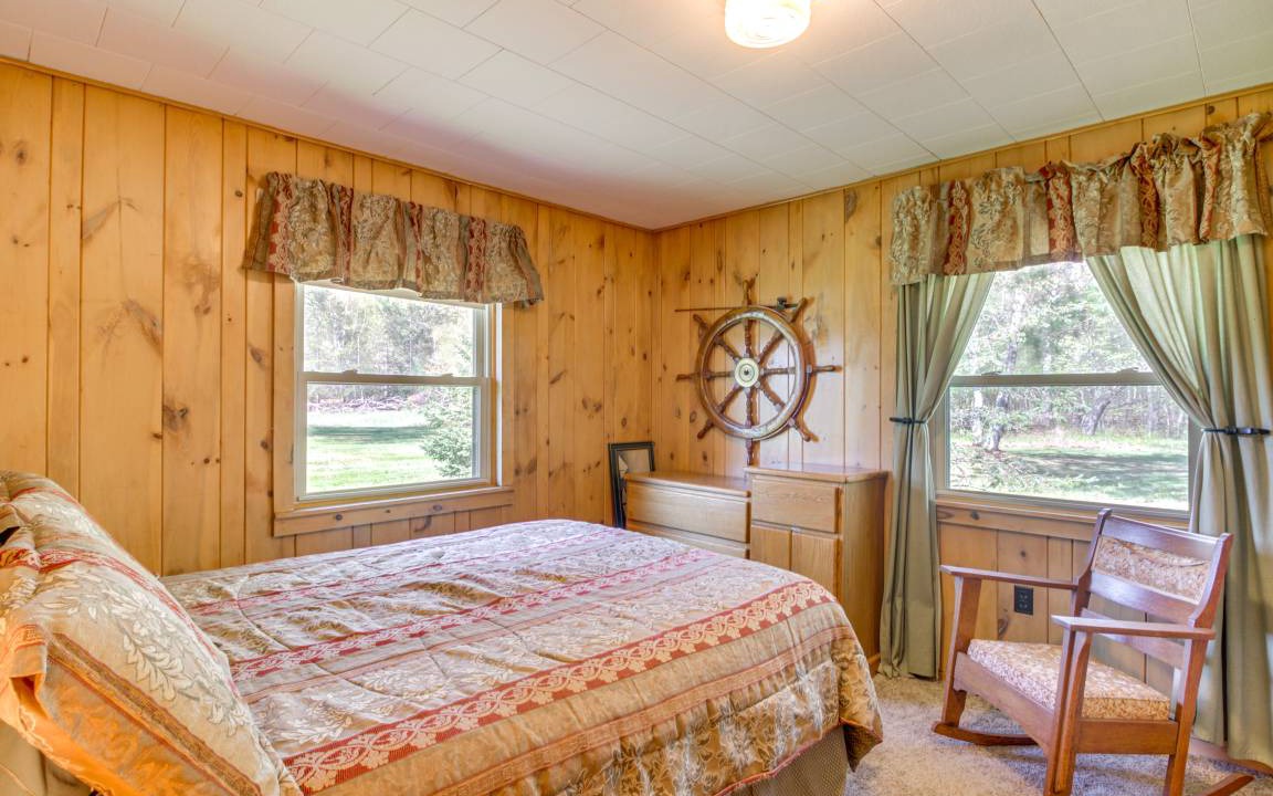 Photo of Bedroom in Emily