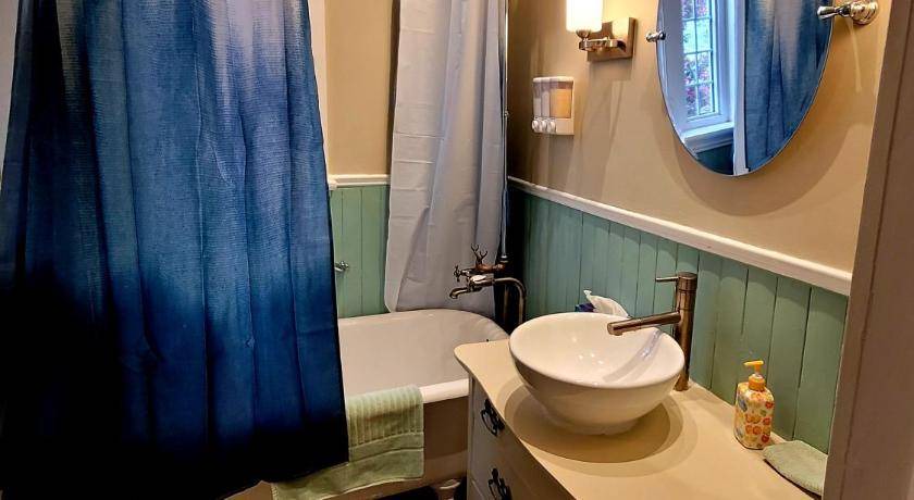 Photo of Bathroom in Port Colborne