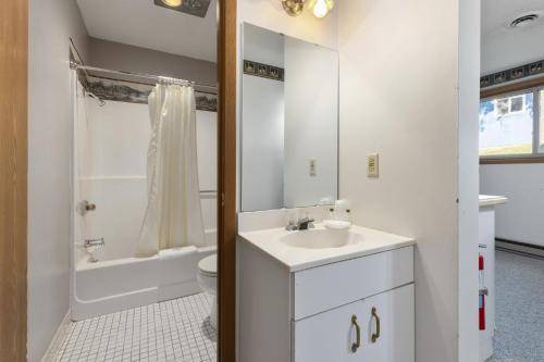 Photo of Bathroom in Breezy Point