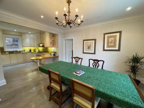 Photo of Livingroom in Forest Hill South
