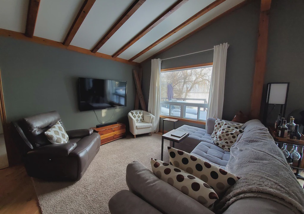 Photo of Livingroom in Kawartha Lakes