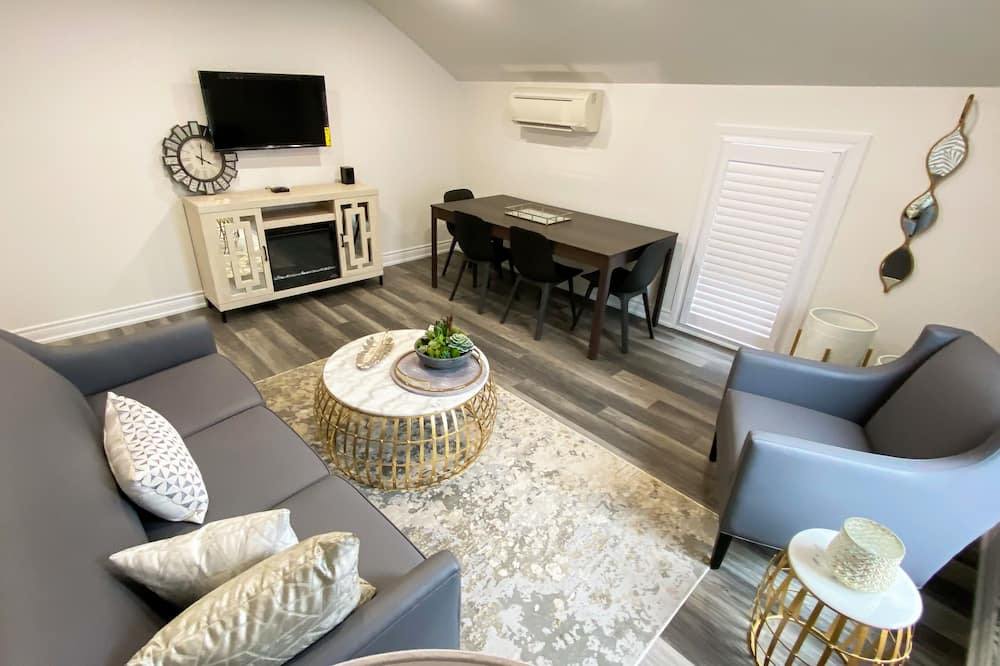 Photo of Livingroom in Port Dover