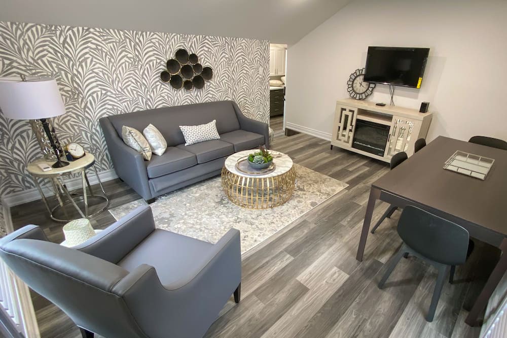 Photo of Livingroom in Port Dover