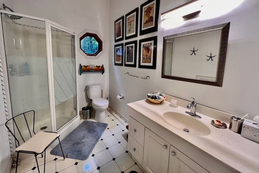 Photo of Bathroom in North Kawartha