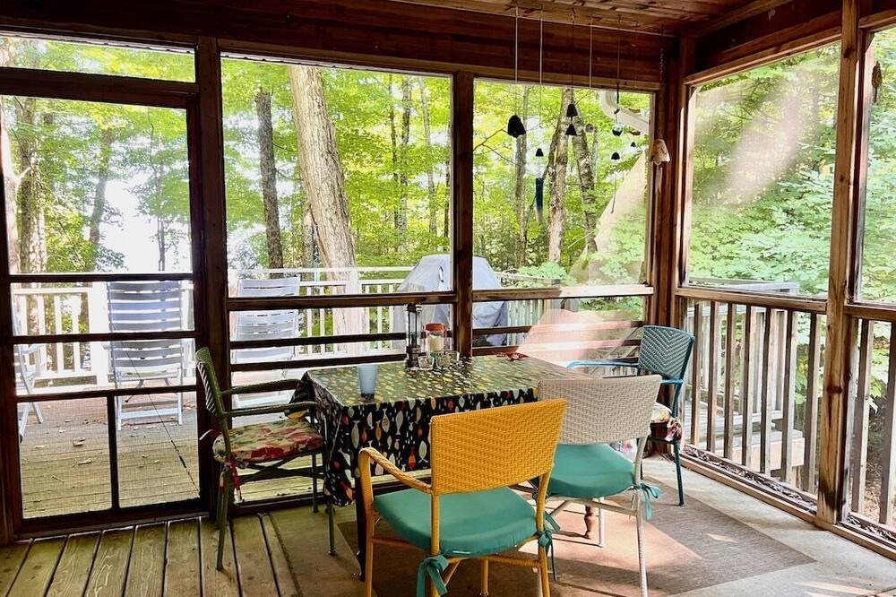 Photo of Patio Balcony in North Kawartha