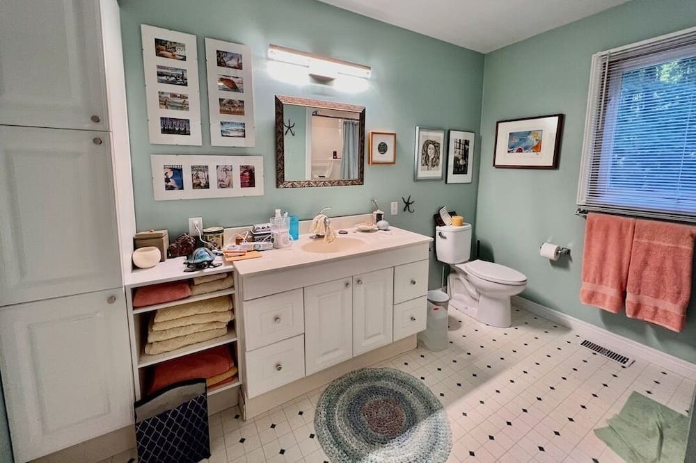 Photo of Bathroom in North Kawartha