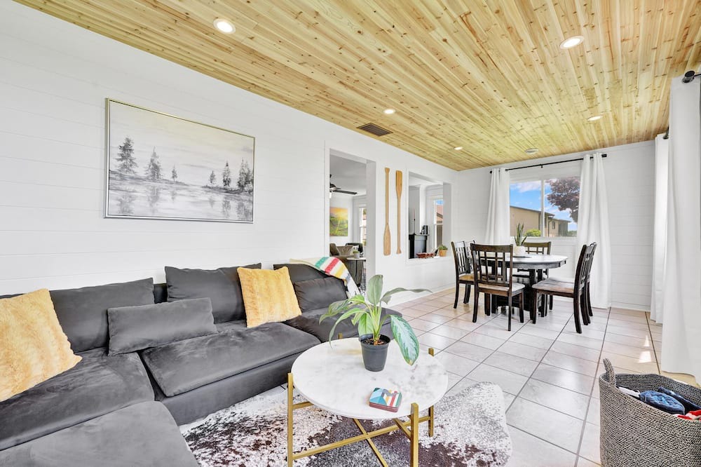 Photo of Livingroom in Selkirk