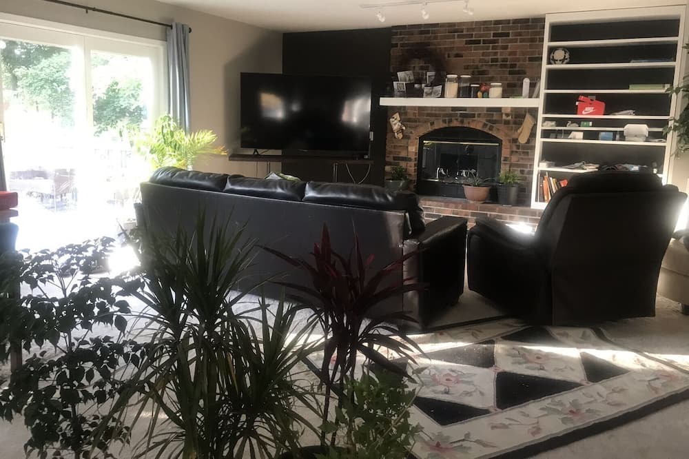 Photo of Livingroom in East Bloomington